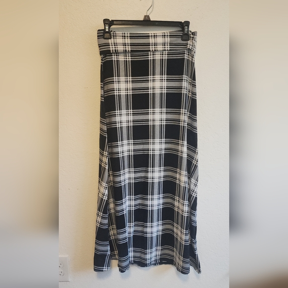 Black and White Plaid Maxi Skirt - Picture 1 of 6